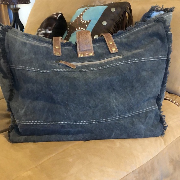 Myra weekend bag BRAND NEW W/O tags. Large or extra large weekend. - Picture 3 of 9